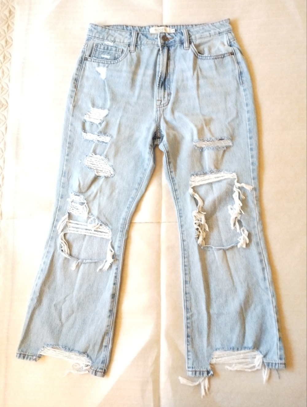 Hidden High Rise Cropped Distressed Light Wash Jeans Women’s Size 30 HD3116C-LT